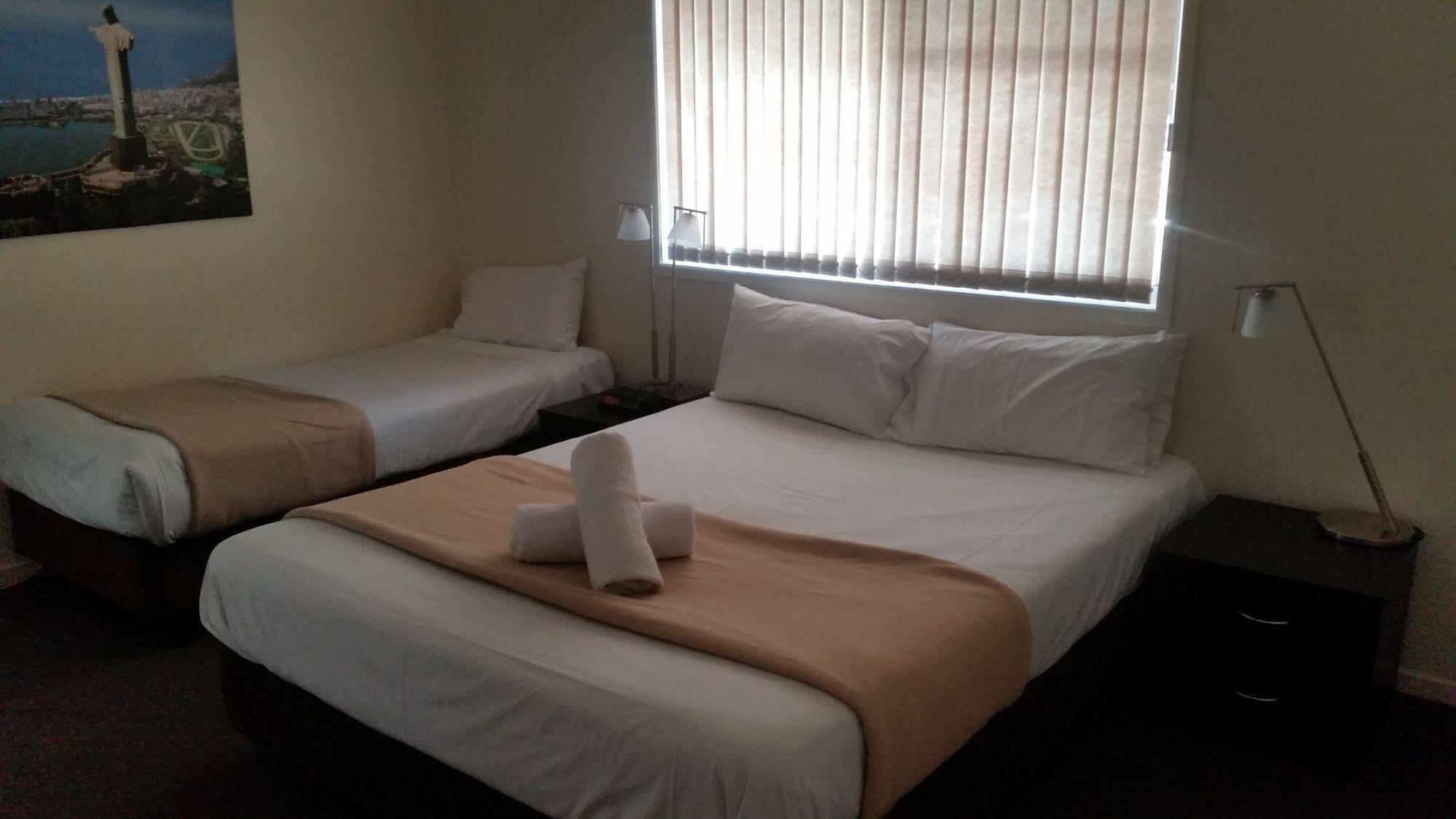 טוומבה Clifford Park Motor Inn מראה חיצוני תמונה