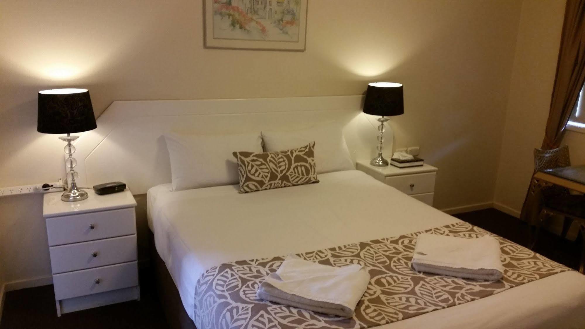 טוומבה Clifford Park Motor Inn מראה חיצוני תמונה