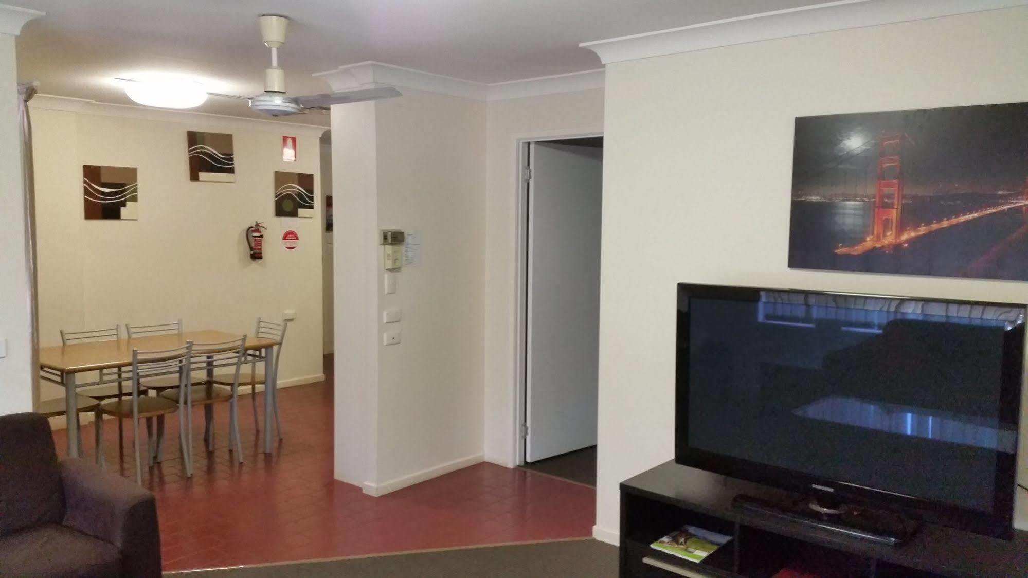 טוומבה Clifford Park Motor Inn מראה חיצוני תמונה